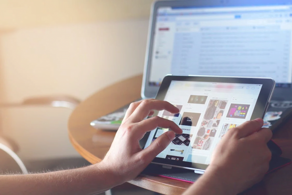 A customer viewing pictures on an E-commerce website
