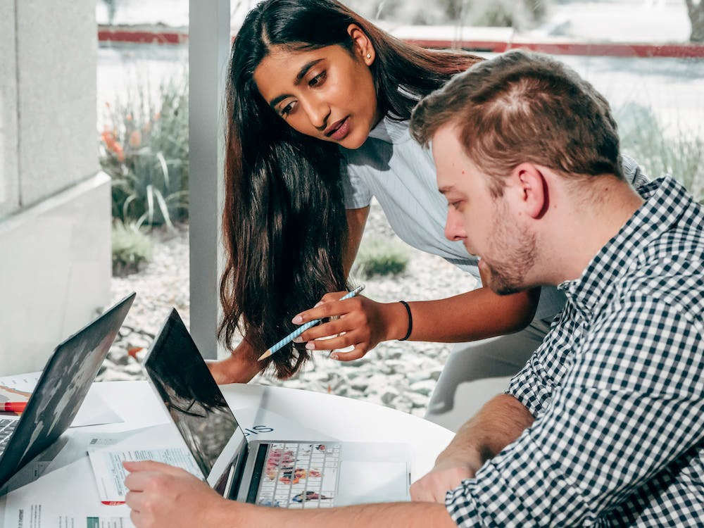digital marketing specialist at the white-label marketing agency talking to a clien
