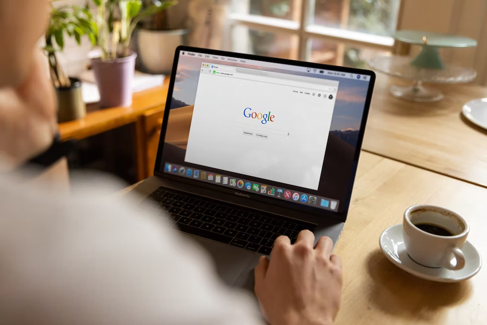 A user about to use Google for a branded search
