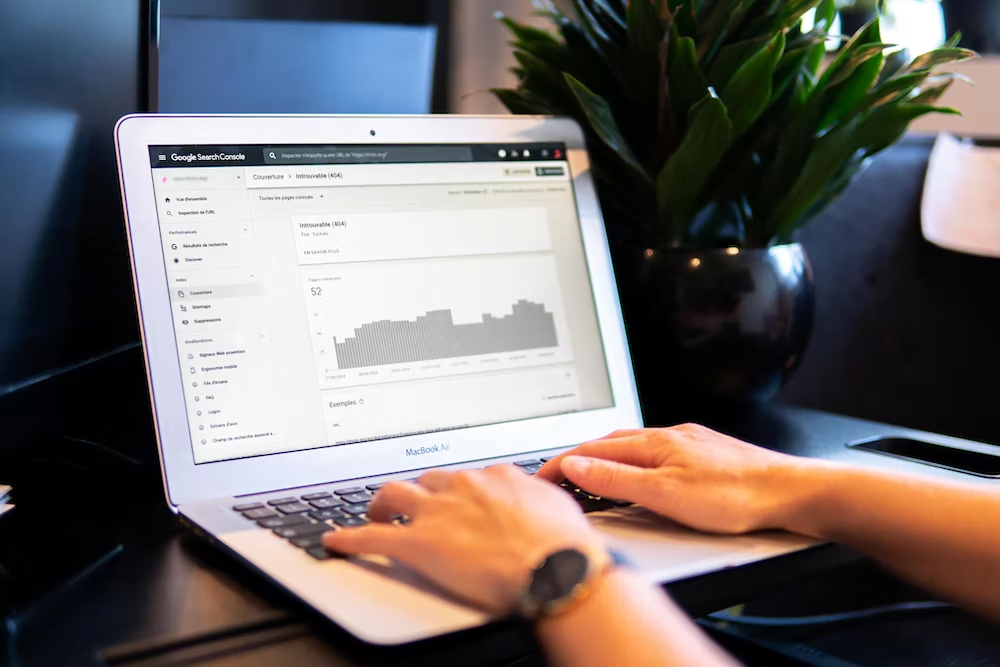 A digital marketer optimizing a client’s off-page SEO